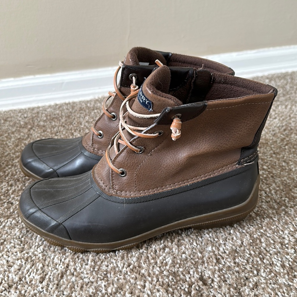 Super cute Sperry boots!